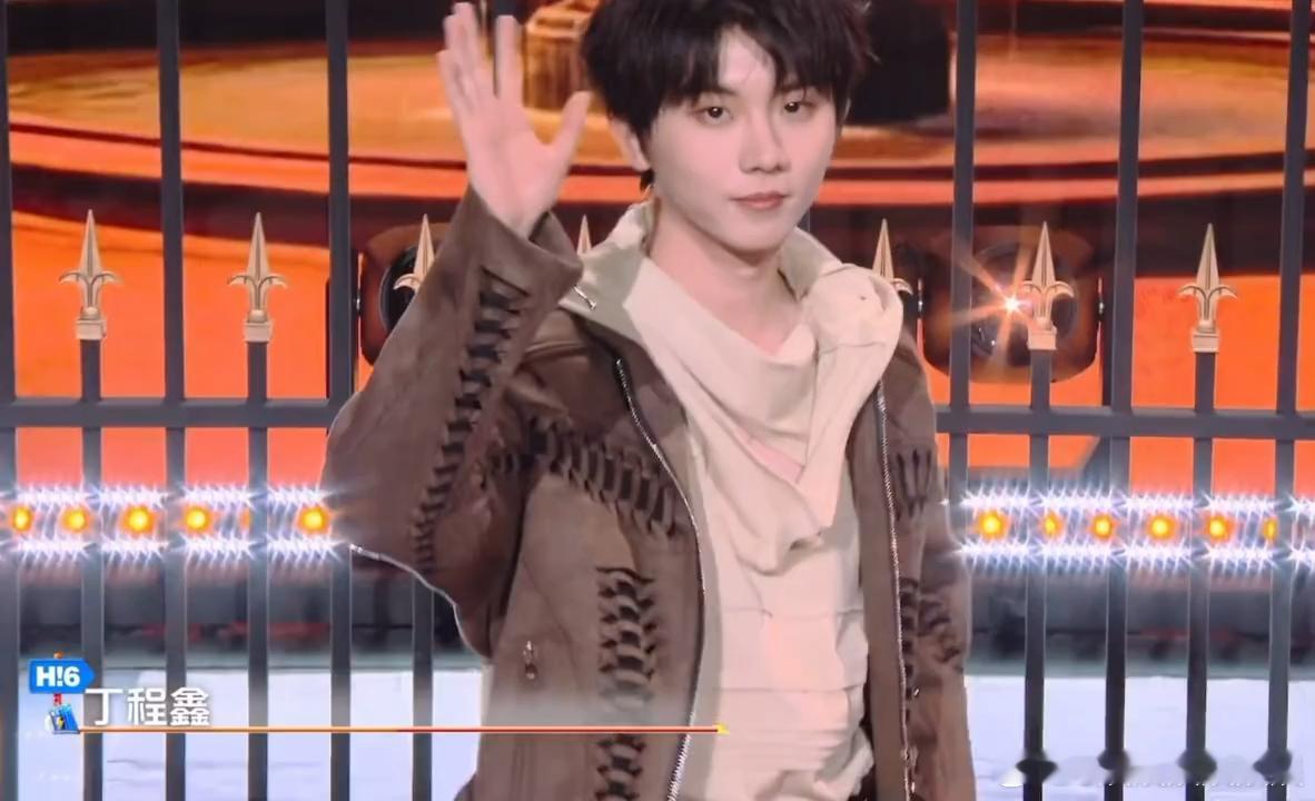 时代少年团hi6走位贺峻霖和时代少年团其他人反差感hi6舞台走位名场面来袭！马嘉
