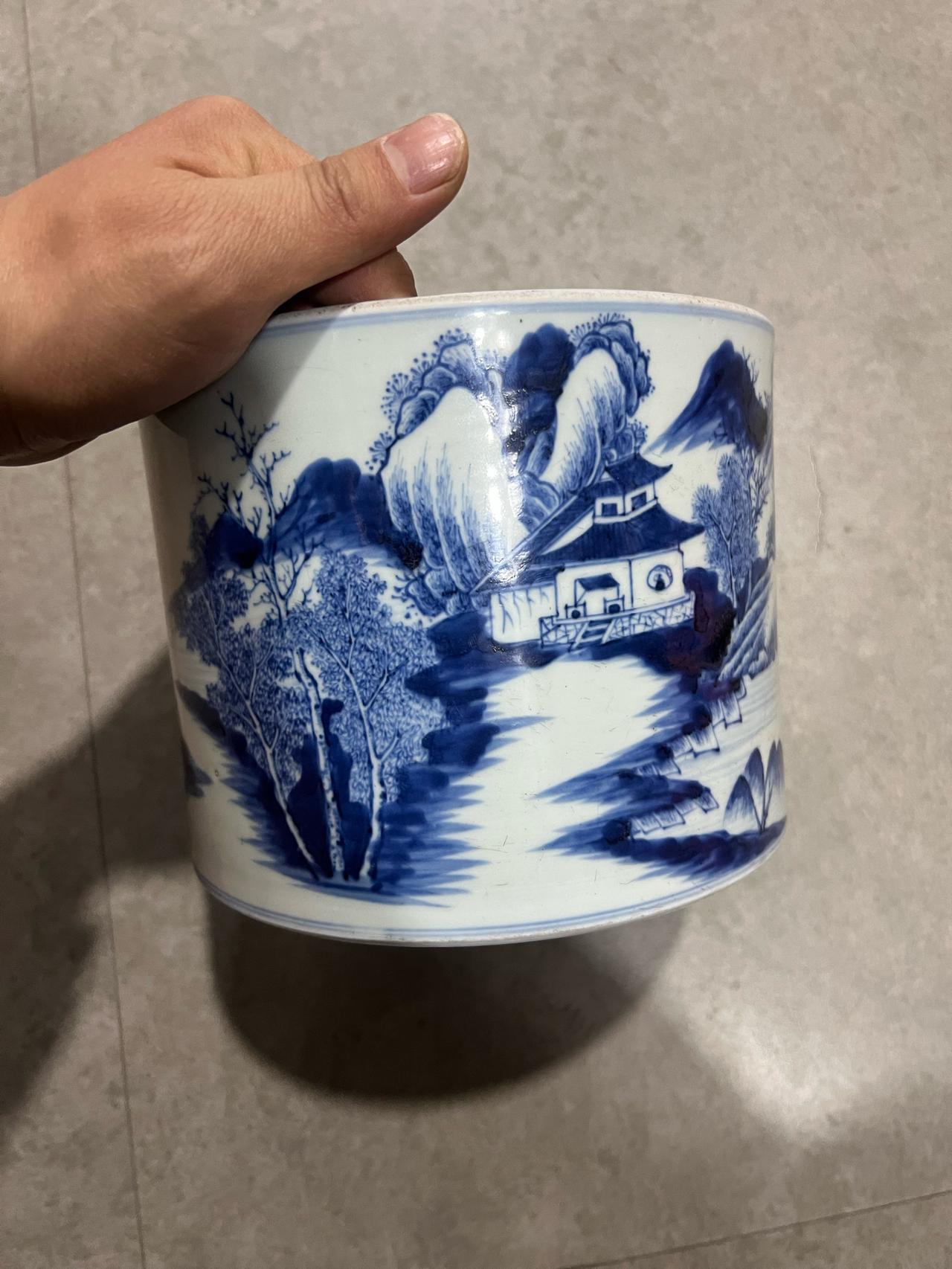 民间收藏走入正规化合法化，这事儿太有必要了。以前民间收藏市场鱼龙混杂，各种赝品横
