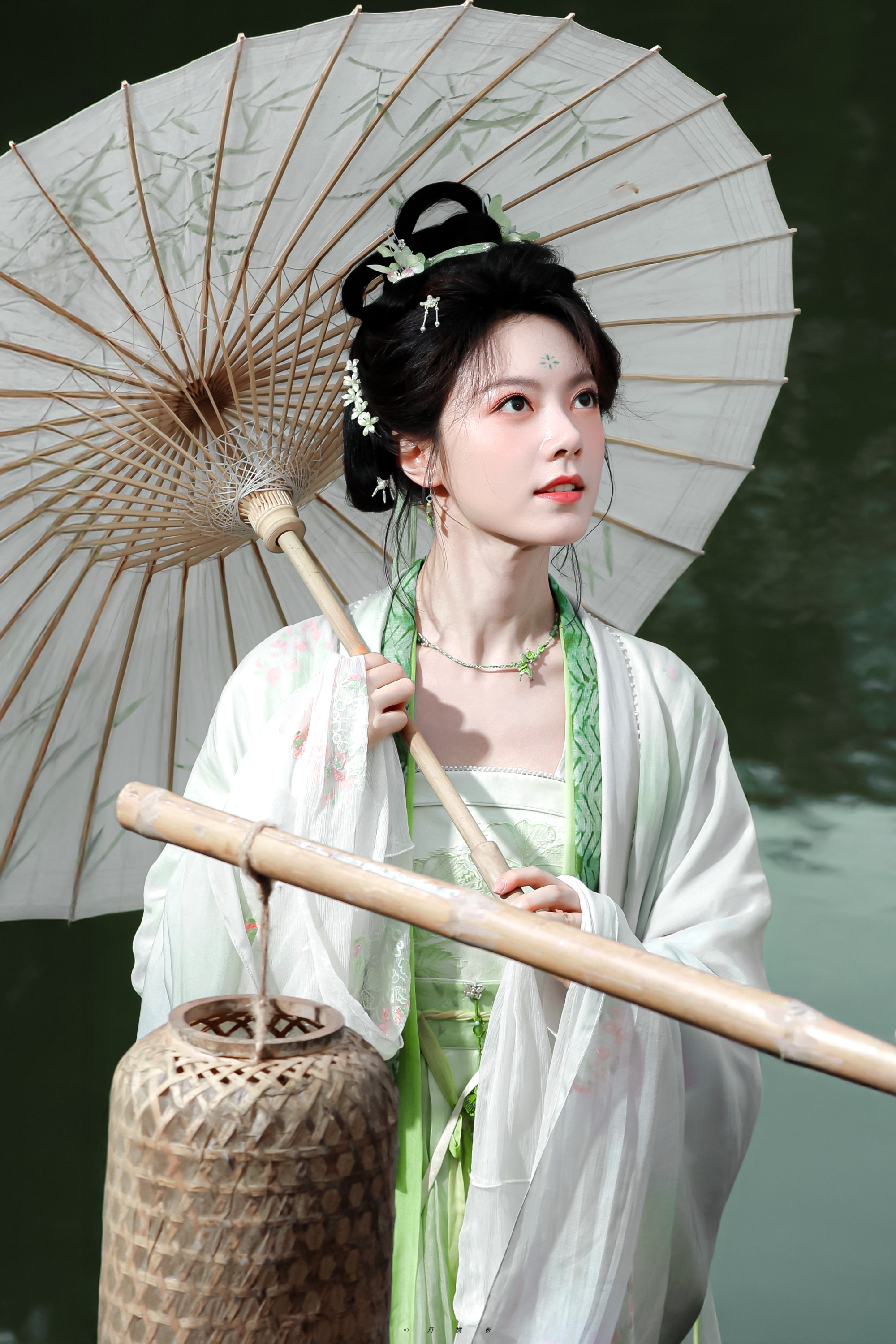 赵今麦楚听雨zjm赵今麦一念江南环佩青衣，盈盈素靥，临风无限清幽。赵今麦｜赵今麦