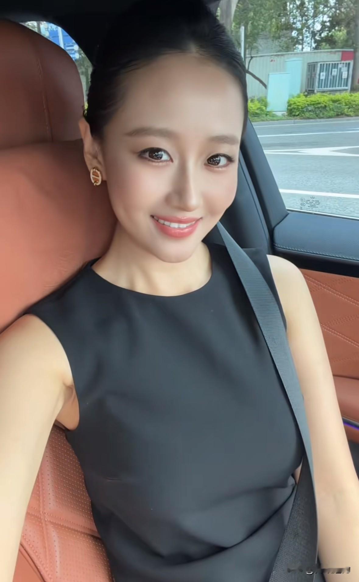 都说今年钱难赚，其实多半是懒得动。
早上早起卖早点，中午抽空跑外卖，下午接单跑滴