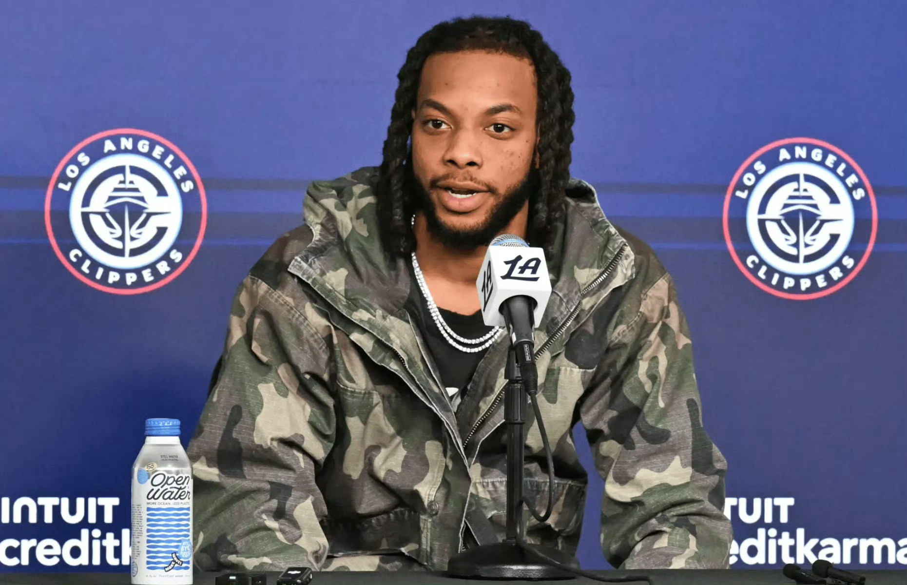 昨日加兰在接受媒体专访时，谈到被骑士交易的原因：“这件事迟早会发生，要么在交易截