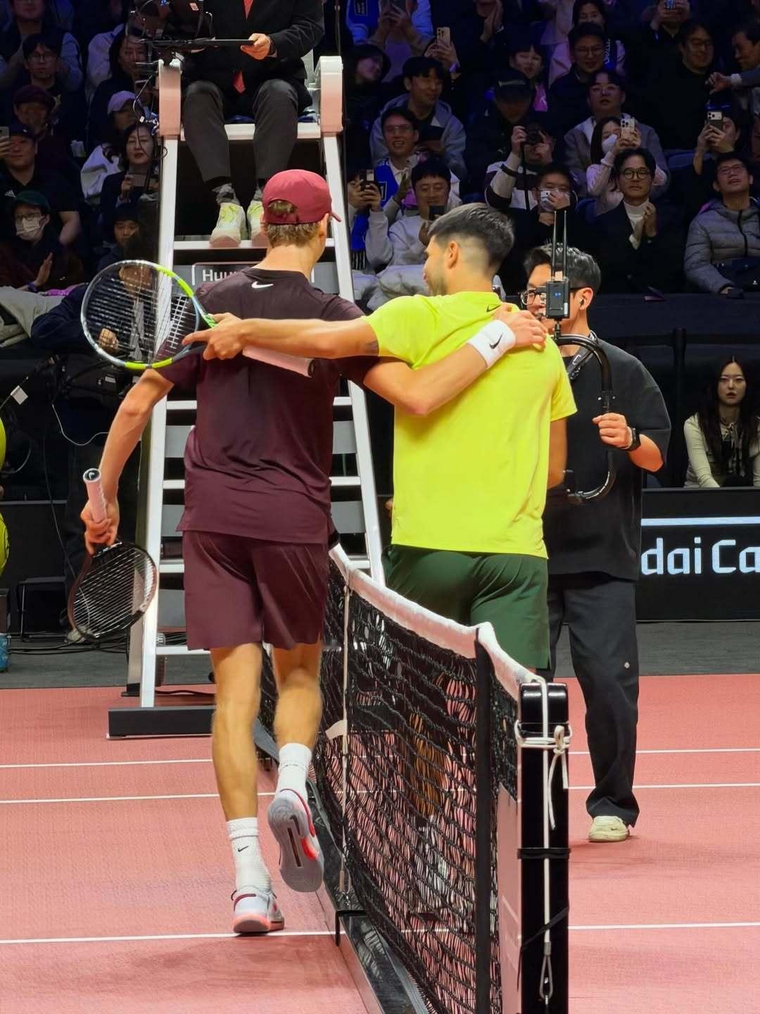 蒙特卡洛大师决赛，迎来第17次阿尔卡拉斯和辛纳的对决。此前16次交手，阿卡以10