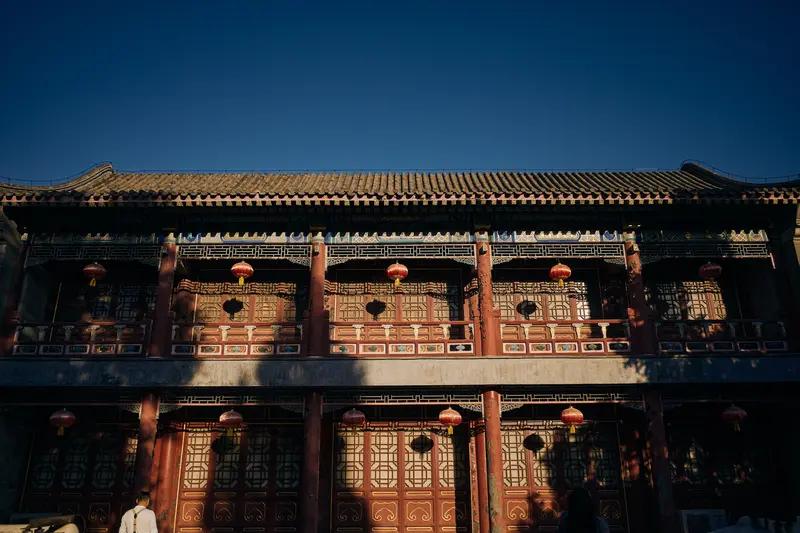 在全国存款最多的十大城市里，北上广深津位列其中并不令人意外。毕竟，它们都是经济强