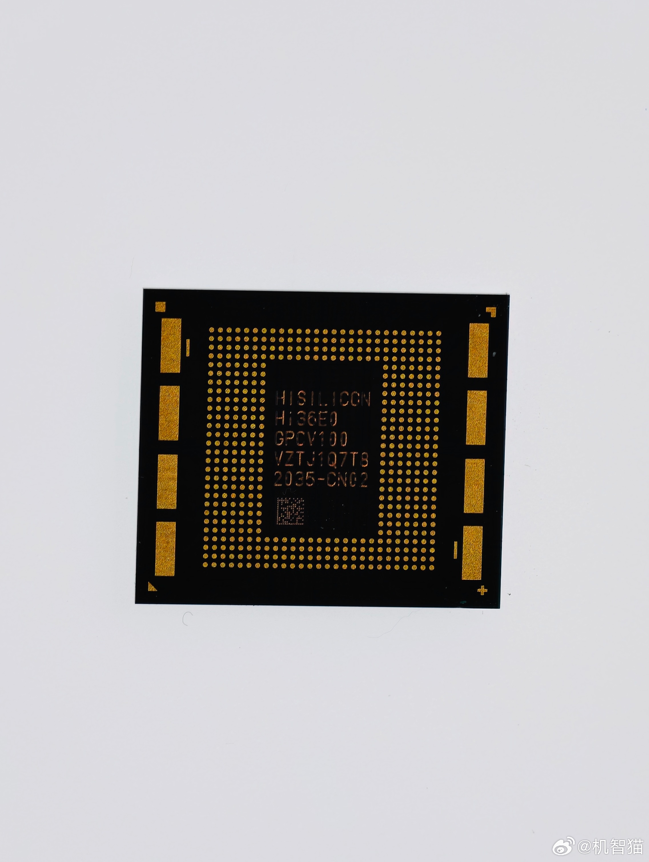 麒麟9050Pro现真身这就是华为昨天在会场展示的麒麟 9050 Pro 芯片 