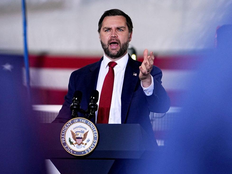 任何希望昨晚有不同结果的人都不是在清醒思考。
如果特朗普死了，万斯将接任总统职位