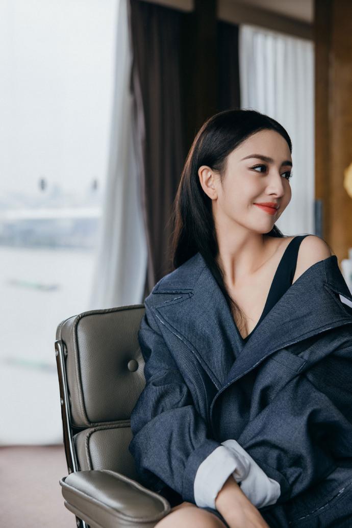 国内最美校花女明星
[熊猫]佟丽娅 - 中戏校花
[熊猫]鞠婧祎 - 四川音乐学