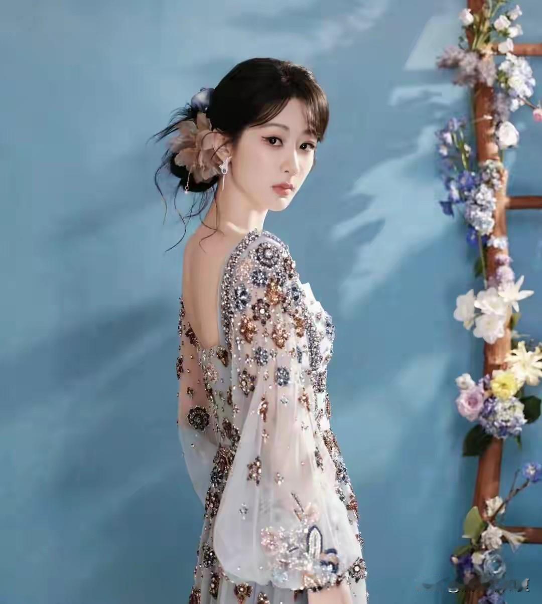 杨紫，内娱圈里的一股清流！

3月11日著名狗仔队刘大锤报告，杨紫自从2018年