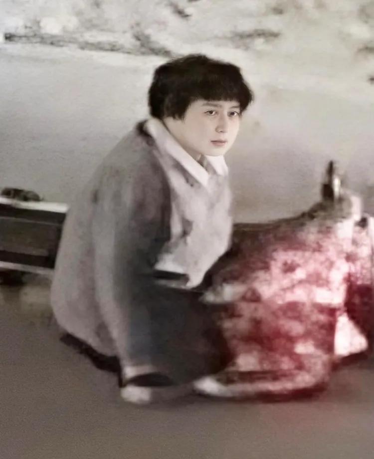 坐在地上的杨大妈，看到儿子，儿媳这么欺负别人。心里是不是可骄傲了？还觉得这是他们