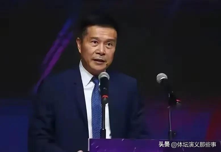 现如今广东男篮最累的人或许并不是杜峰而是球队投资人陈海涛，如果说以前球队成绩不佳