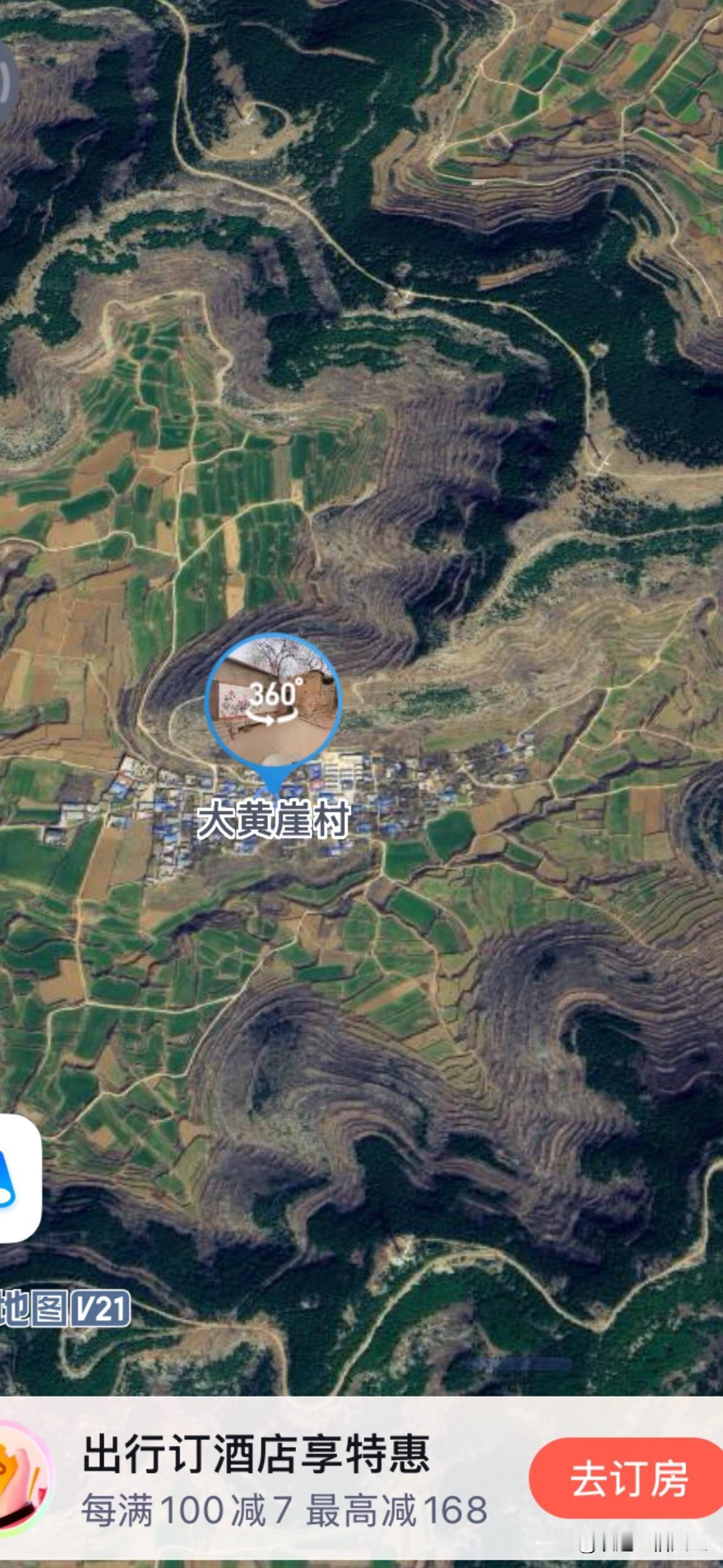 妈妈和弟弟回家祭祖，
回来说老家隔壁空置四十多年的，
我见都没有见过的大爷爷家的