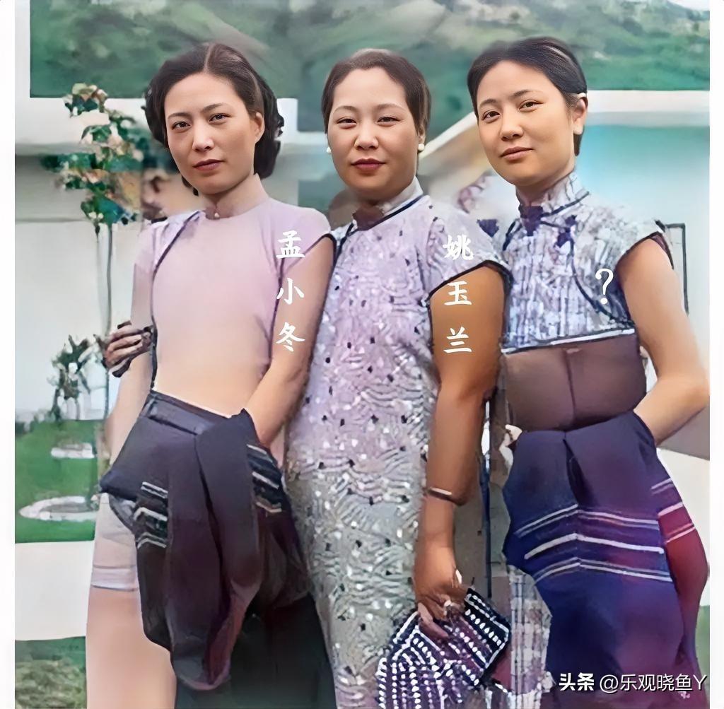 这才是上世纪三十年代孟小冬与姚玉兰和一位女子在上海的真实样貌，并非演员饰演的角色
