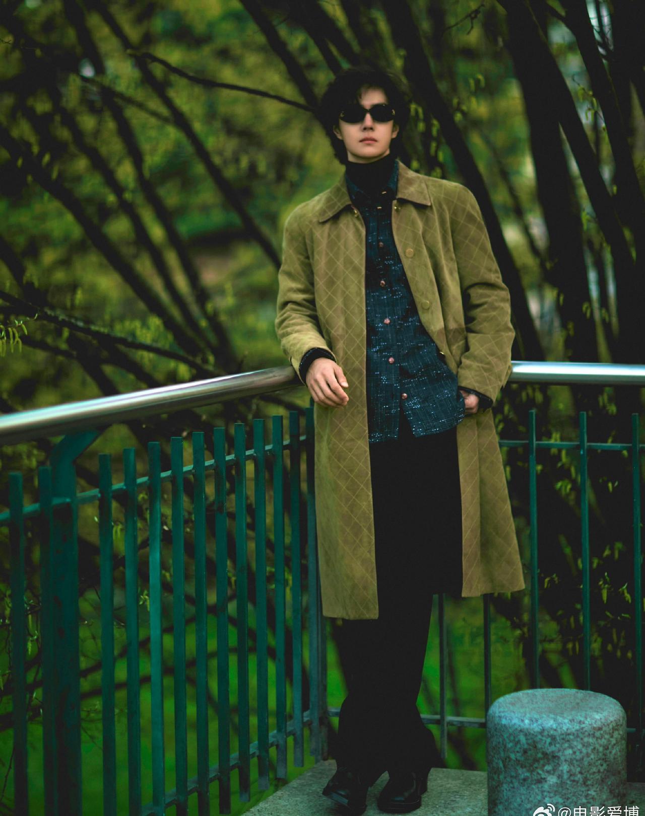 王一博王一博王一博 wyb王一博巴黎时装周王一博秀场抓拍王一博就站在你身边 
@