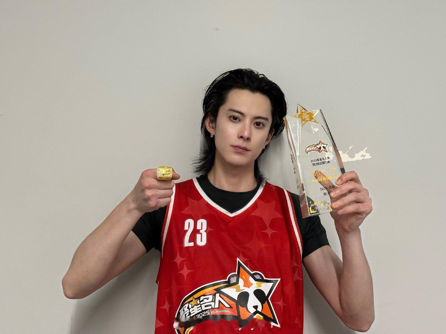 将门毒后击鼓传饼 又传到王鹤棣和孟子义了 挺登对的颜值啊男帅女美[比耶][比耶]