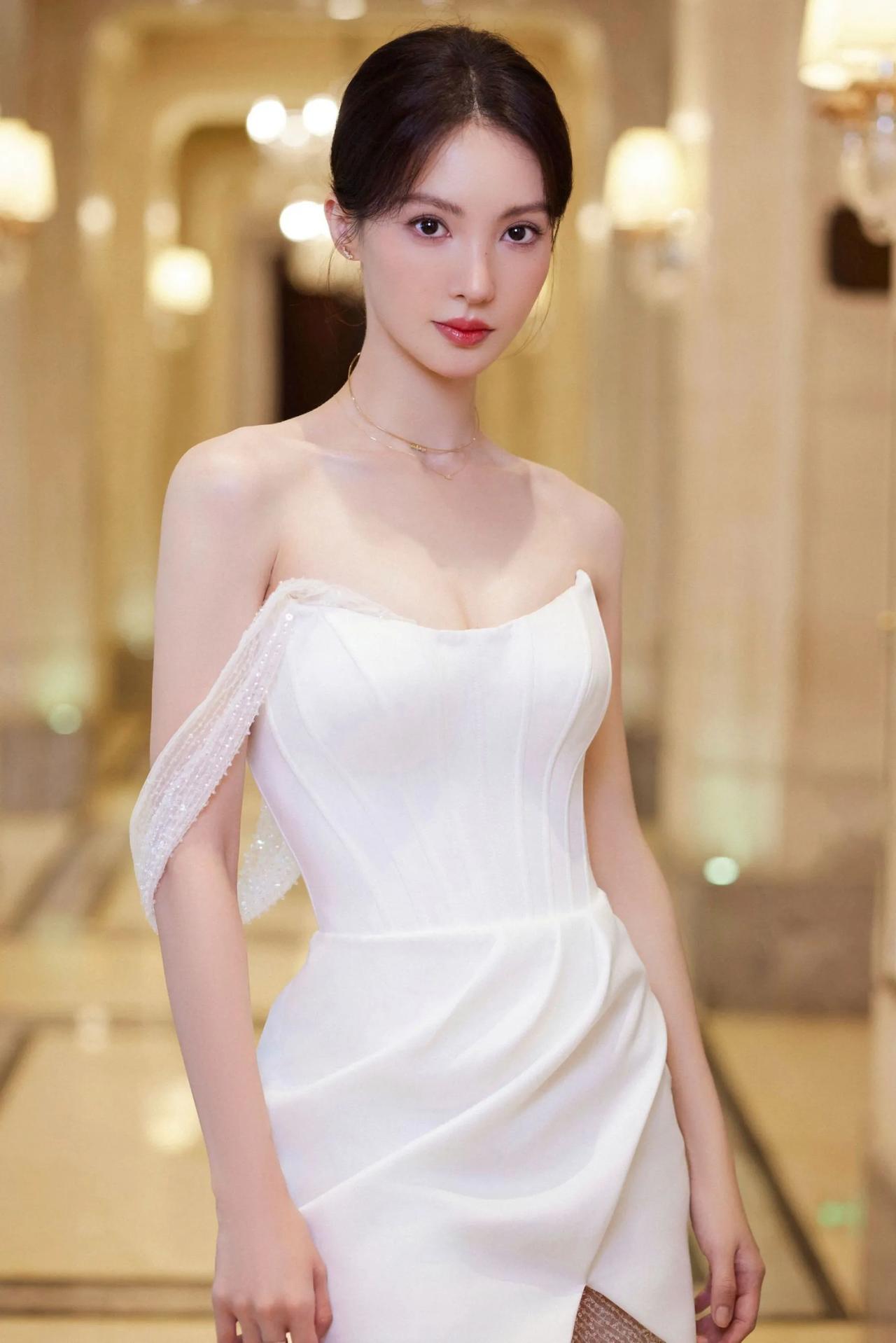 金晨美图分享12金晨 金晨妆容 金晨红毯造型 金晨跳舞 金晨穿着 金晨身高 金晨