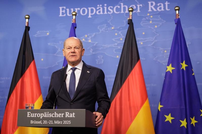 德国政局动荡大概率会影响其经济。
从经济数据看，德国11月商业景气指数下降，企业