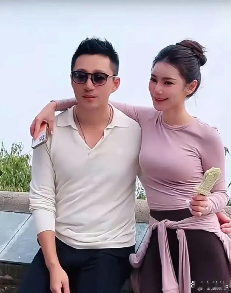 汪小菲带老婆和员工团建，马筱梅和汪小菲大口吃着玉米，松弛感满满！ ​​​