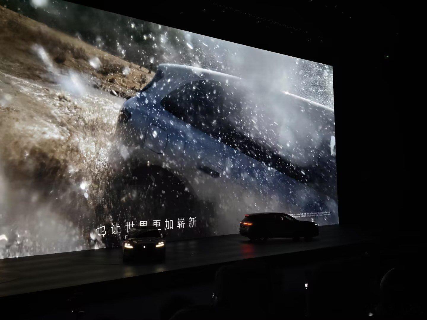 现在造MPV都很注重安全和健康，但是像智界V9这样事无巨细，而且拿出来一堆创新东