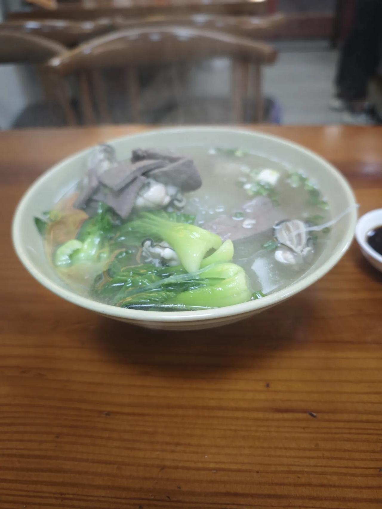 究竟有没有命？有信就有命了；
没信了，也就那样了——
信就是命，
一个人命的天花