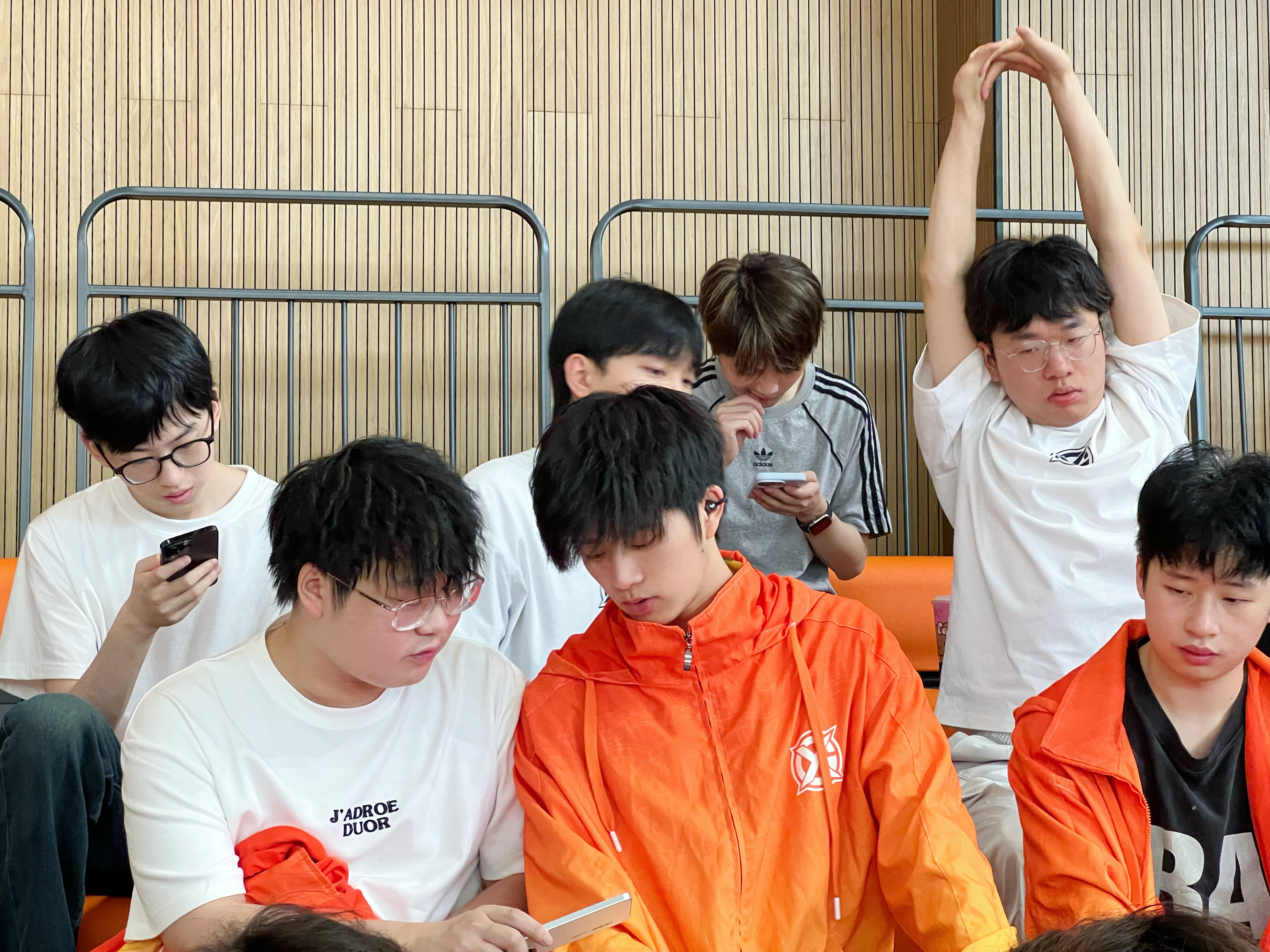 XYG电子竞技俱乐部  伸个懒腰准备上场！运动会来啦！