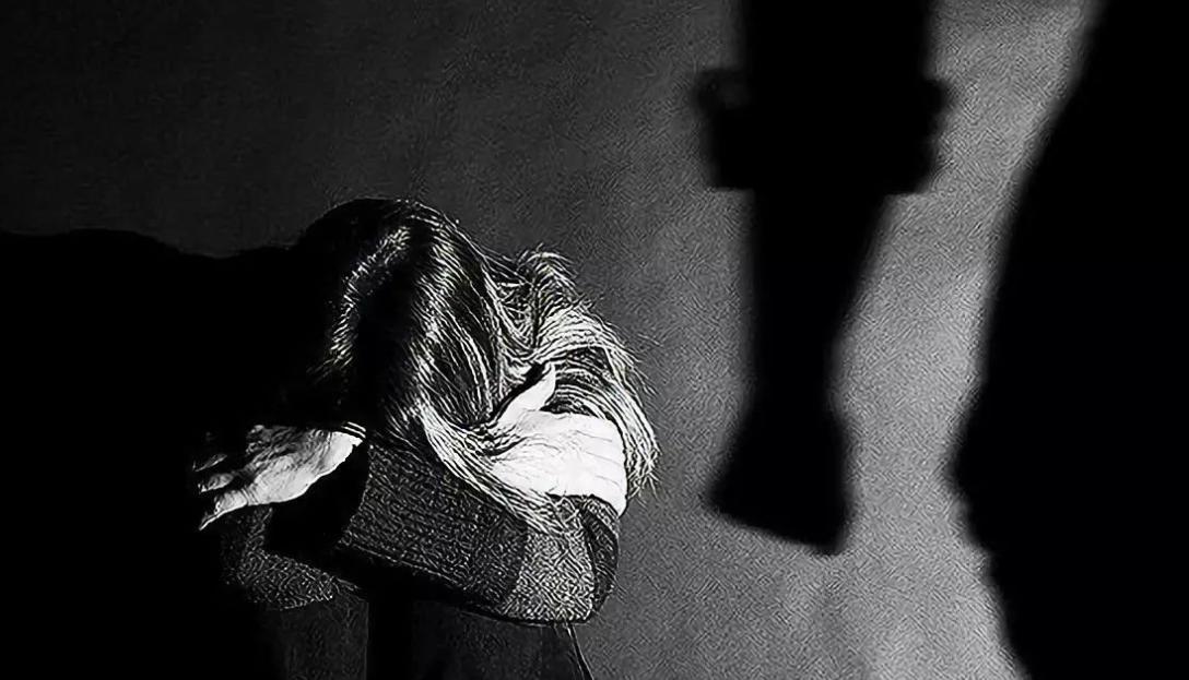 贵州三都县夫妻血案：妻子铁棒管教丈夫反手将妻刀致重伤，中国式婚姻里最大的幻觉，就