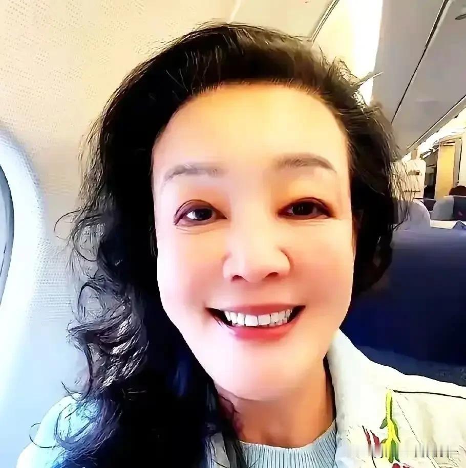 兰姐向来是雷厉风行、不服输的女强人，一路披荆斩棘，活成了无数人敬佩的模样，可偏偏