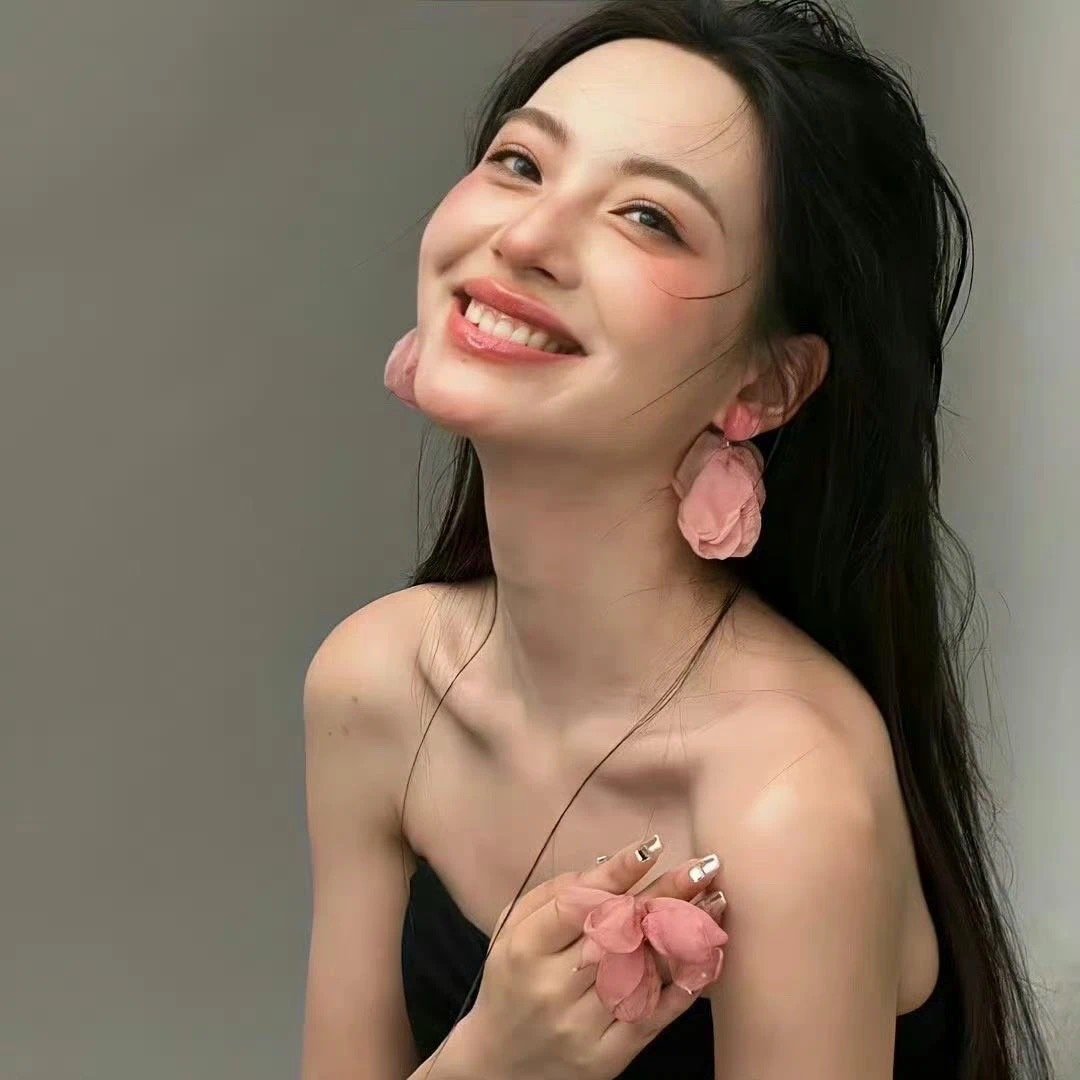 𝒔𝒖𝒓𝒗𝒊𝒗𝒆 🤍生活不会因为你哭就对你温柔，但会因为你有钱对你