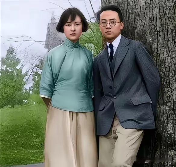 品行端正自有人敬重，
道德高强定会被推崇。
横批：《敬重与推崇》