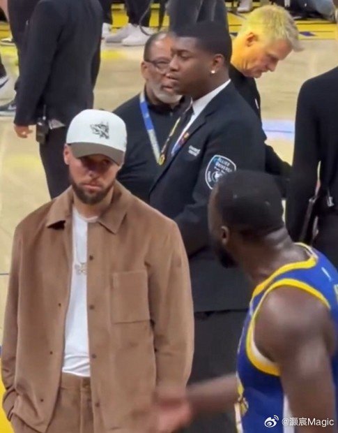 格林辟谣库里受够自己 格林回应“库里对自己厌烦表情”：“我看到了很多人的反应，比