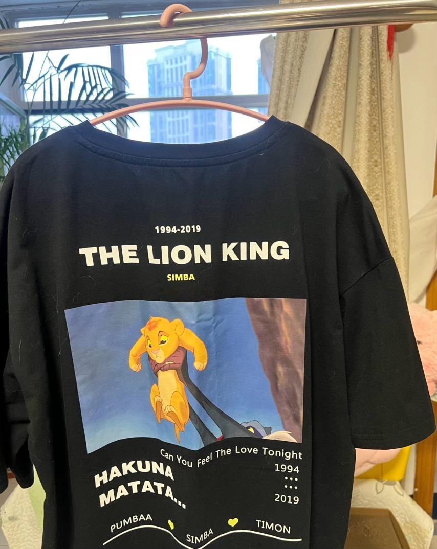 穿上狮子王纪念T恤✨Hakuna Matata，愿生活无忧无虑。铭记Circle