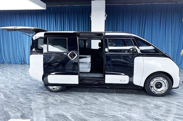 近日，智行盒子官方透露，海马EX00计划于2024年四季度量产。新车是智行盒子与