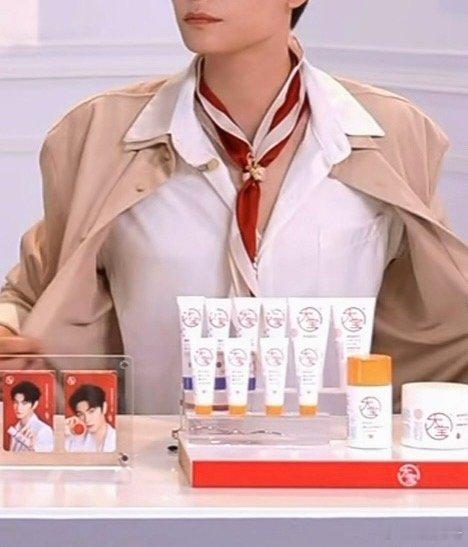 看得出来我为了截这一帧很认真的看直播了 ​​​