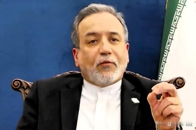 主持人:“如果你有话要带给特朗普，你想说什么？”

阿拉格奇:“我想说的是，不要