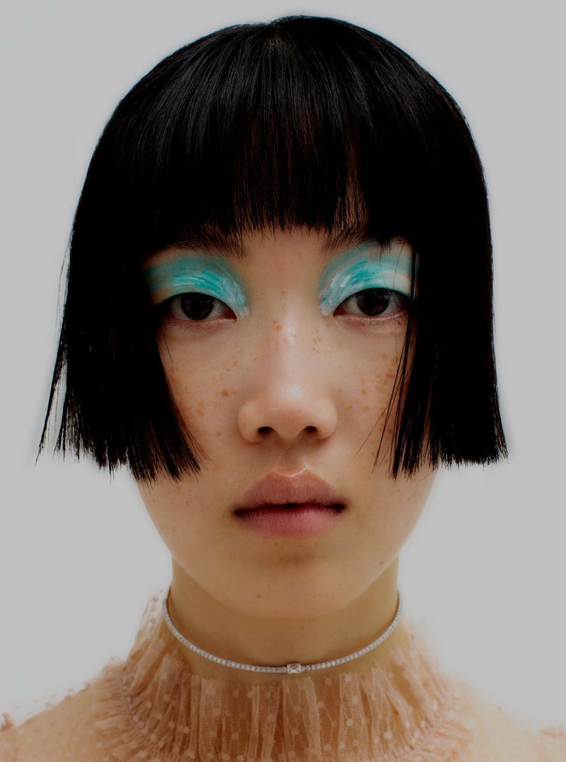 模特Loo Loo出镜希腊版《ELLE》2026年1月刊，演绎“Κρύψε με