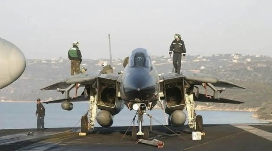 甲板上的“雄猫”