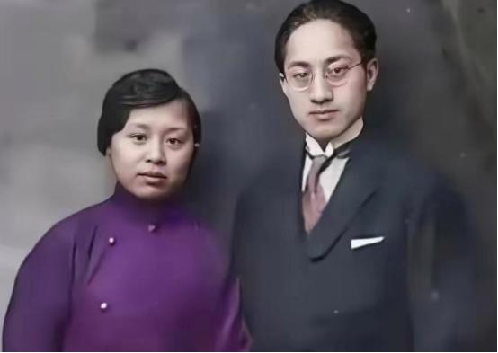 虽然徐志摩嫌弃张幼仪土气，但晚上却仍然跟她行“夫妻”之事，张幼仪晚年也曾回忆说：