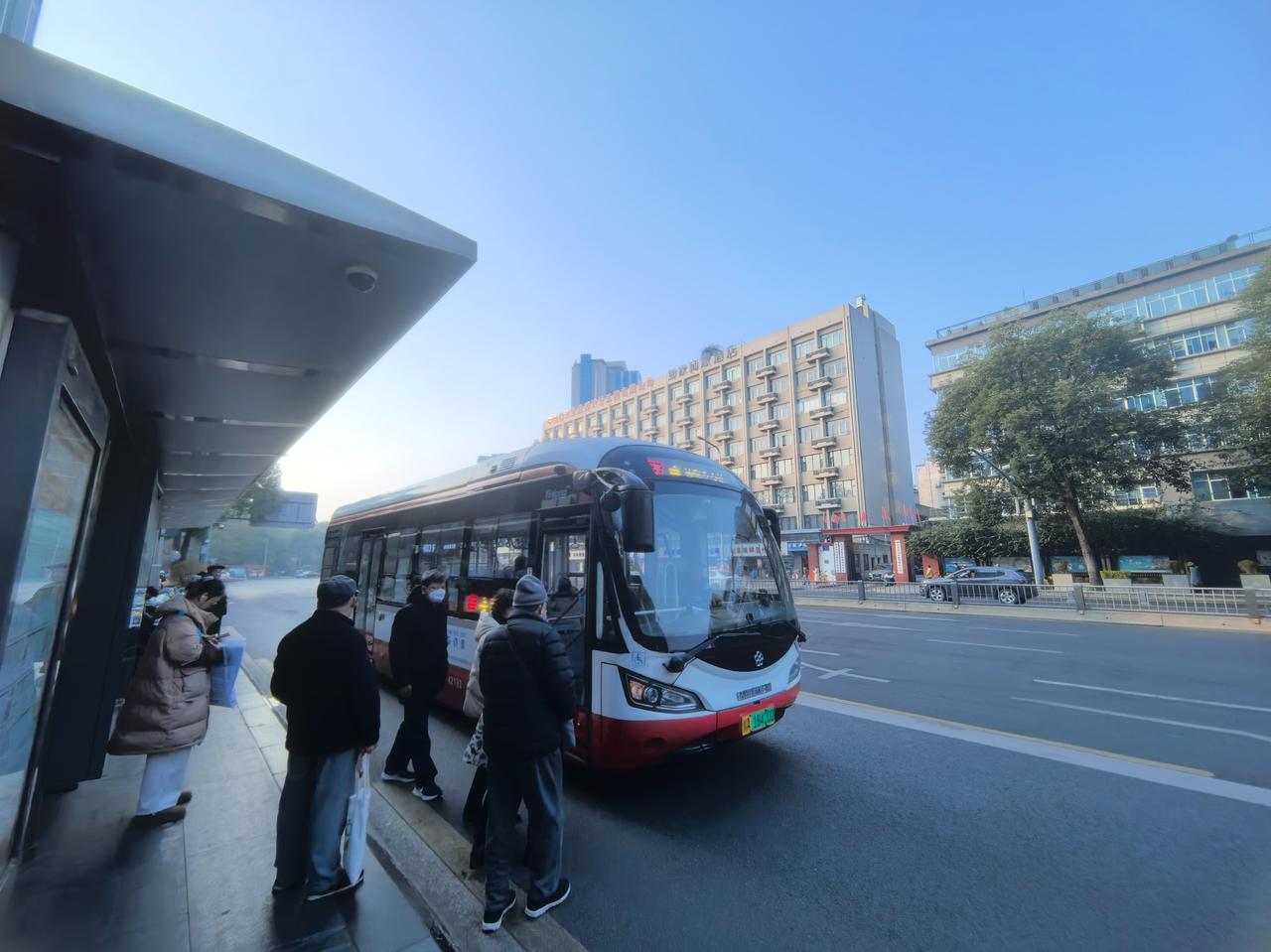 为精准匹配客流需求，结合线路实际运行情况，成都公交集团拟于2026年4月14日起