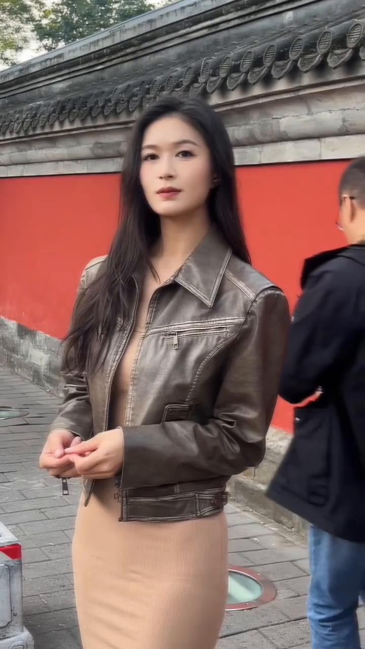 一男东风无力，百花残。