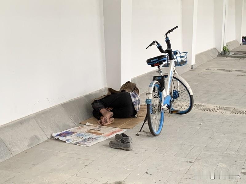 年薪45万美元程序员半年变流浪汉 美媒报道，曾在Meta当高级工程师的David