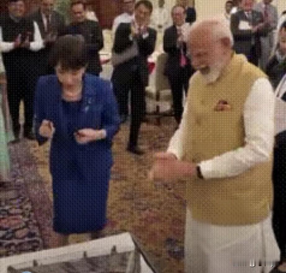 日本首相：安倍是我哥，安倍死了，你就是我哥！

印度总理：你是我的妹妹，我的妹妹