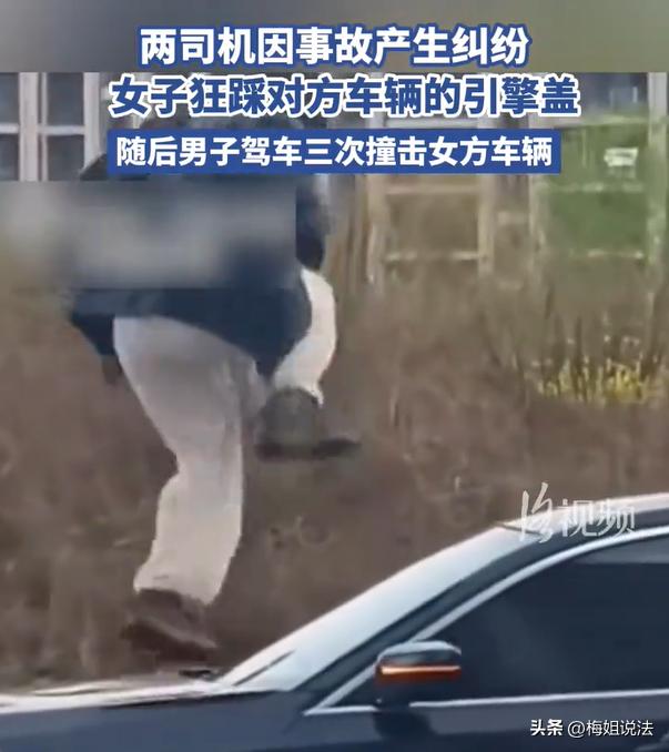 路怒者实在太危险！安徽宣城，一位宝马哥跟新能源在马路上擦上了，二人下车后没有理性