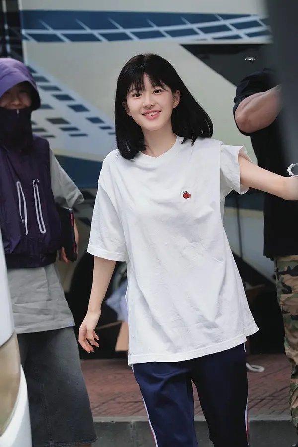 赵露思为什么总是要把眼线画这么长？ ​​​