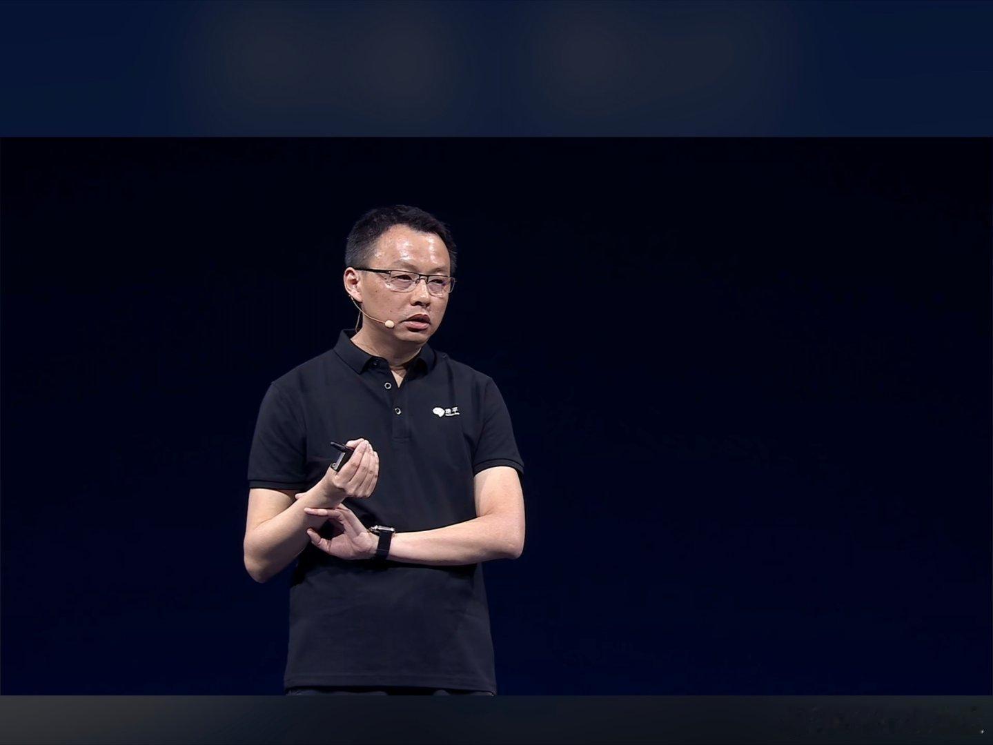 地平线苏菁今天演讲时说特斯拉FSD是里程碑，这可是2021年说“特斯拉杀人”的苏