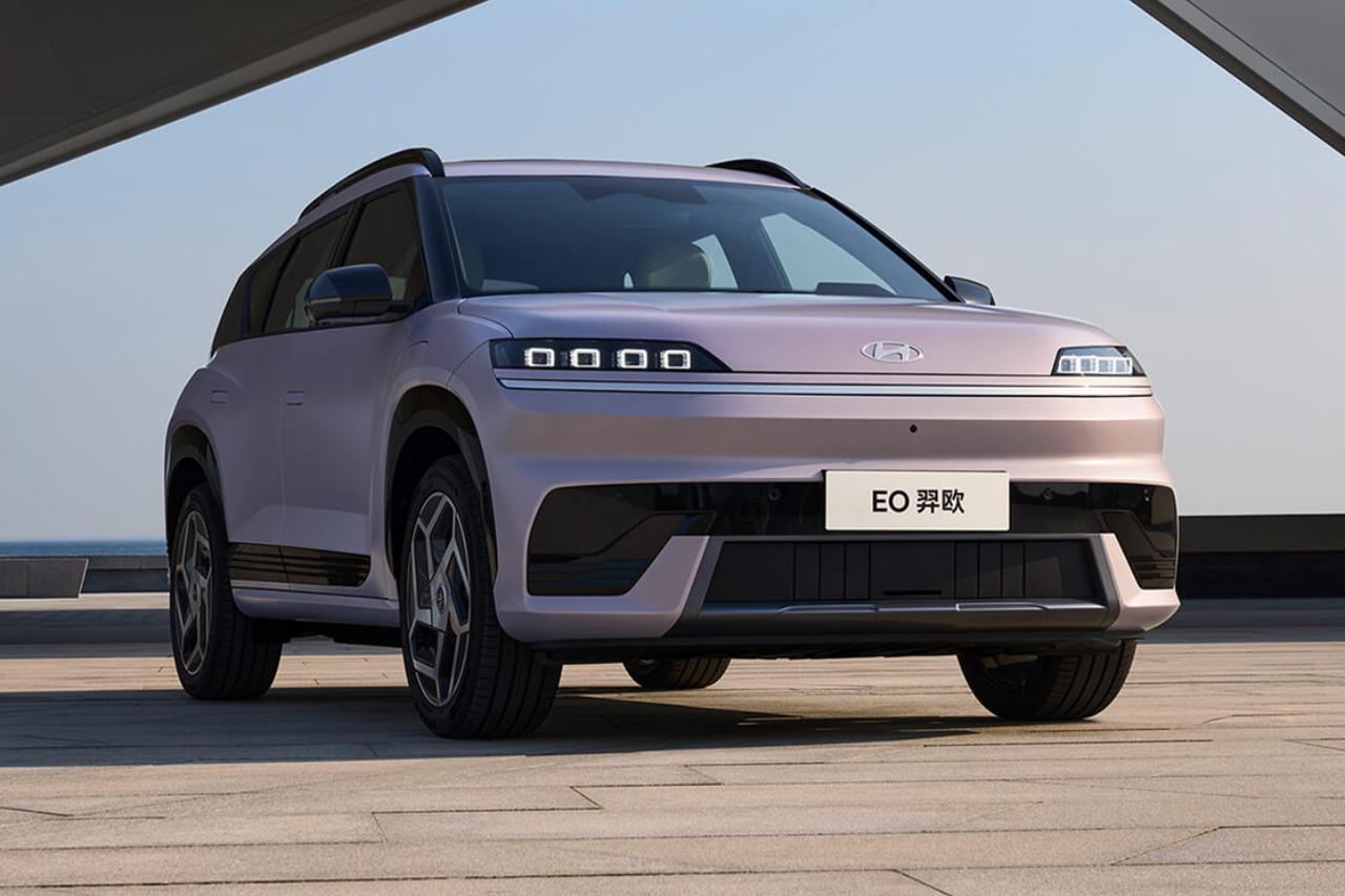 2025年新能源电池排行榜：
1. 宁德时代：42.74%
2. 比亚迪：22.