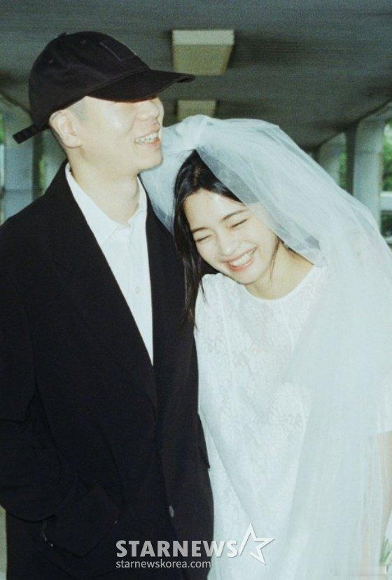 吴赫结婚照  吴赫结婚照，居然第一次见他咧嘴笑[doge]   
