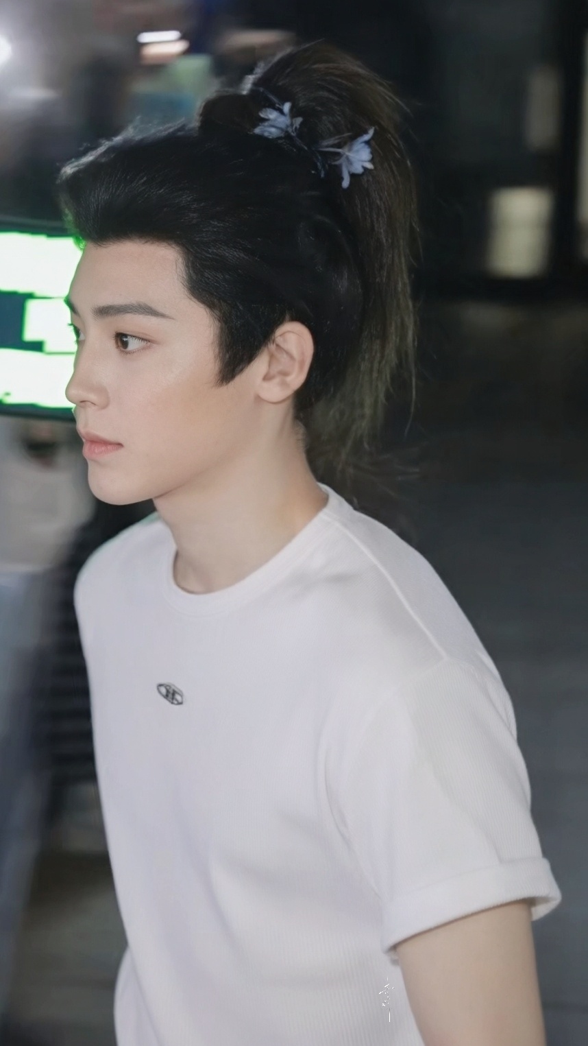 要配花花的衣服吗侯明昊 ​​​