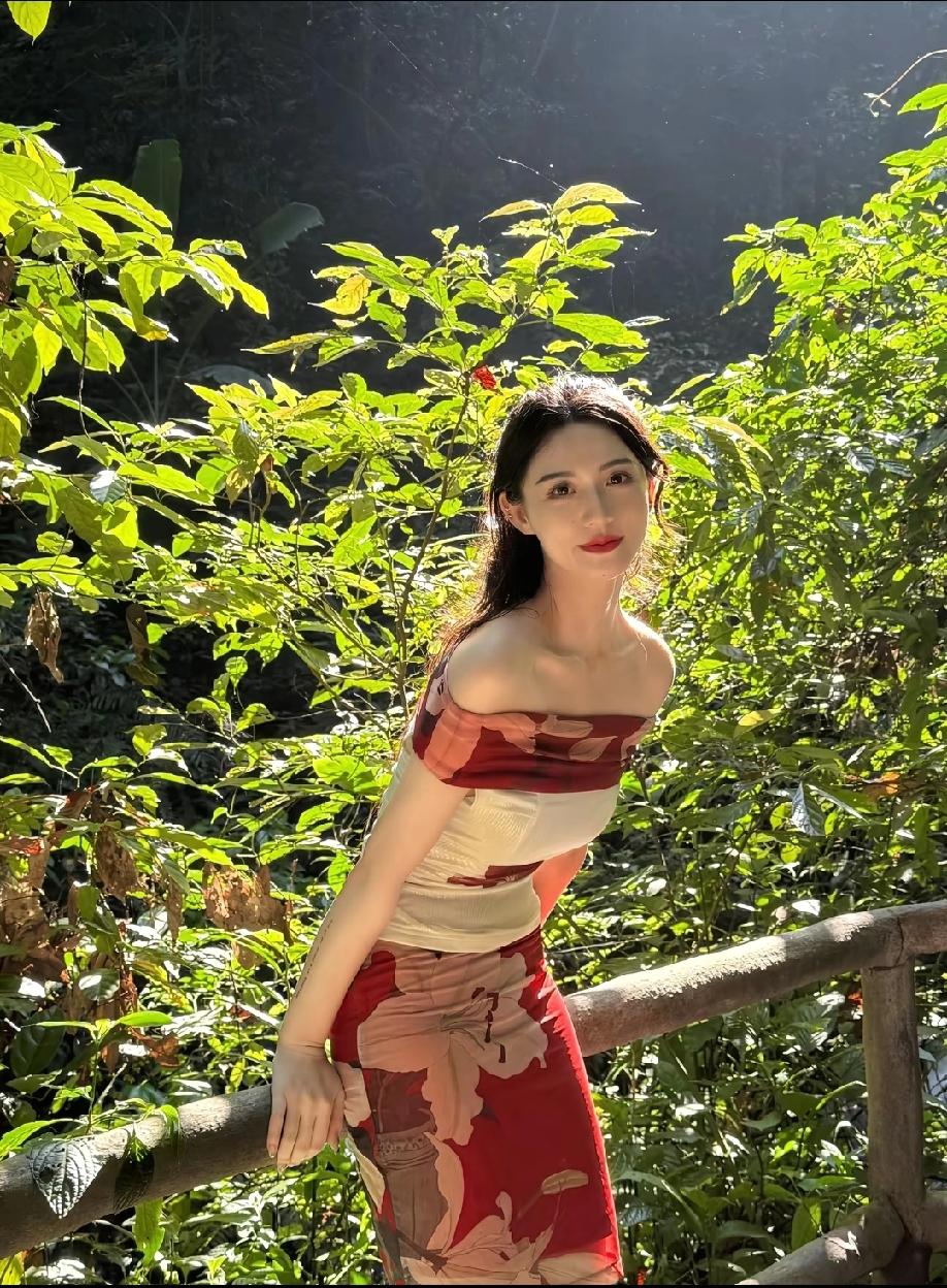 女人最耐看的长相，可不只是皮相美。“美人在骨不在皮”，骨相优越的女人越看越有韵味