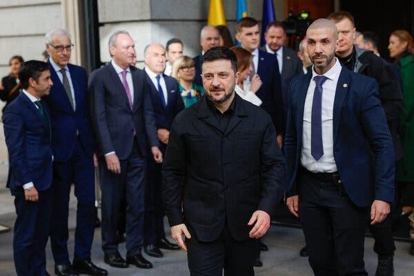 外媒：泽连斯基多名亲信访问土耳其后下落不明

据多家外媒报道，当地时间19日，泽