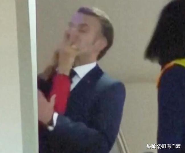说是法国总统马克龙又起幺蛾子了！
有消息说，马克龙带头呼吁，欧盟27国团结到一起