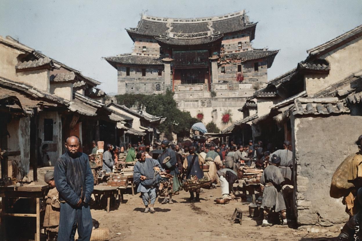 清末民初，云南大理五华楼脚下的集市，作为南诏国延续下来的古城地标，曾是南诏国的宾