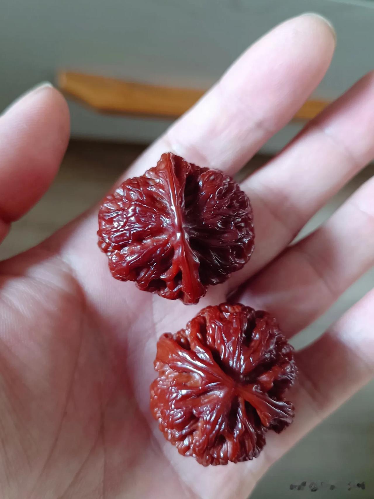 晒晒核桃吧，要不要长毛了！
马上四年的小手撵，变得愈发的漂亮，人见人爱，花见花开